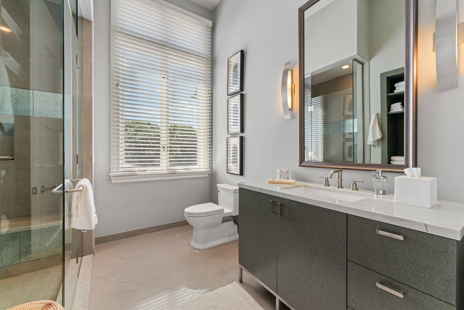 232 Bears Club Drive, Jupiter, FL 33477 2nd FL Guest Bath