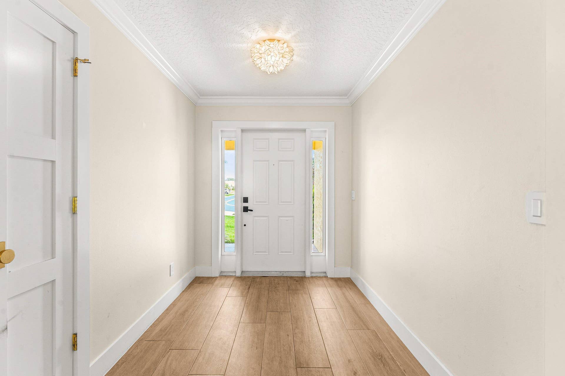 226 Moccasin Trail W, Jupiter, FL 33458 Entry