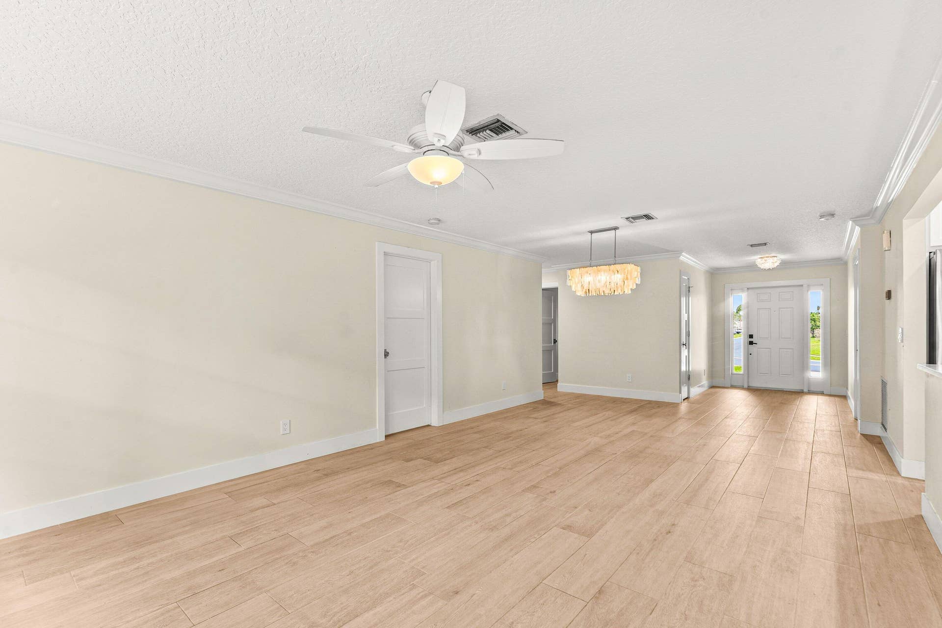 226 Moccasin Trail W, Jupiter, FL 33458 Living and Dining Area
