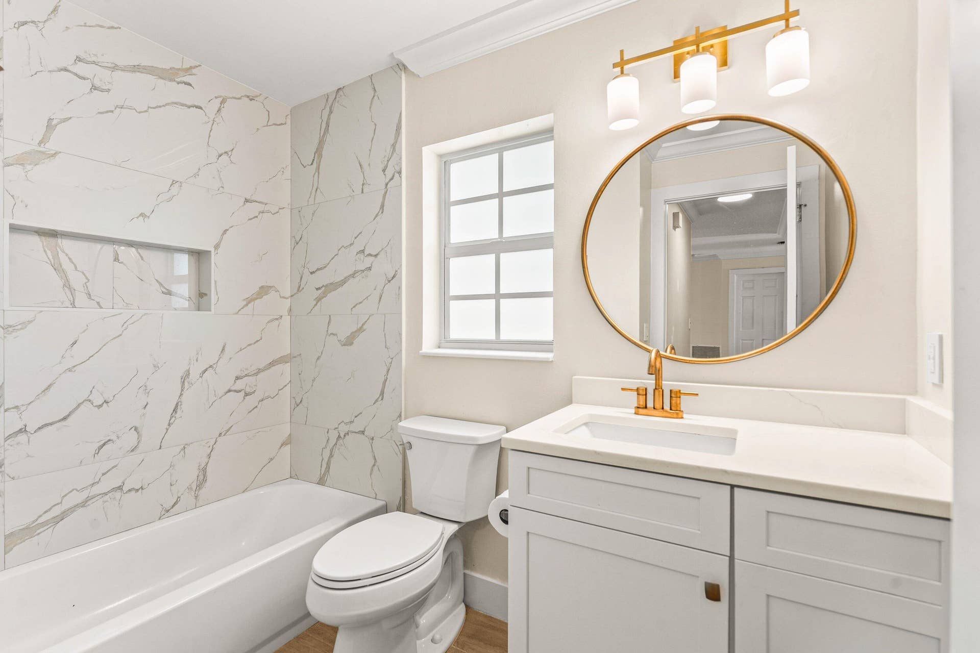 226 Moccasin Trail W, Jupiter, FL 33458 Guest Bathroom