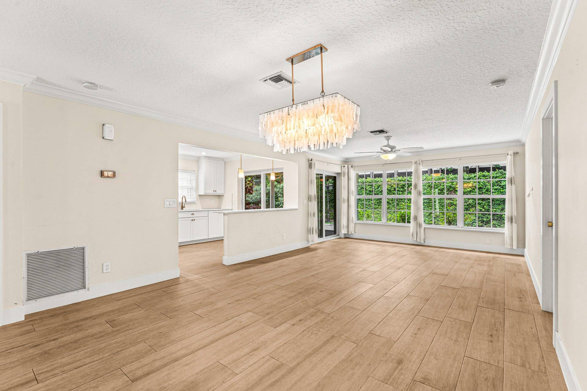 226 Moccasin Trail W, Jupiter, FL 33458 Living and Dining Area