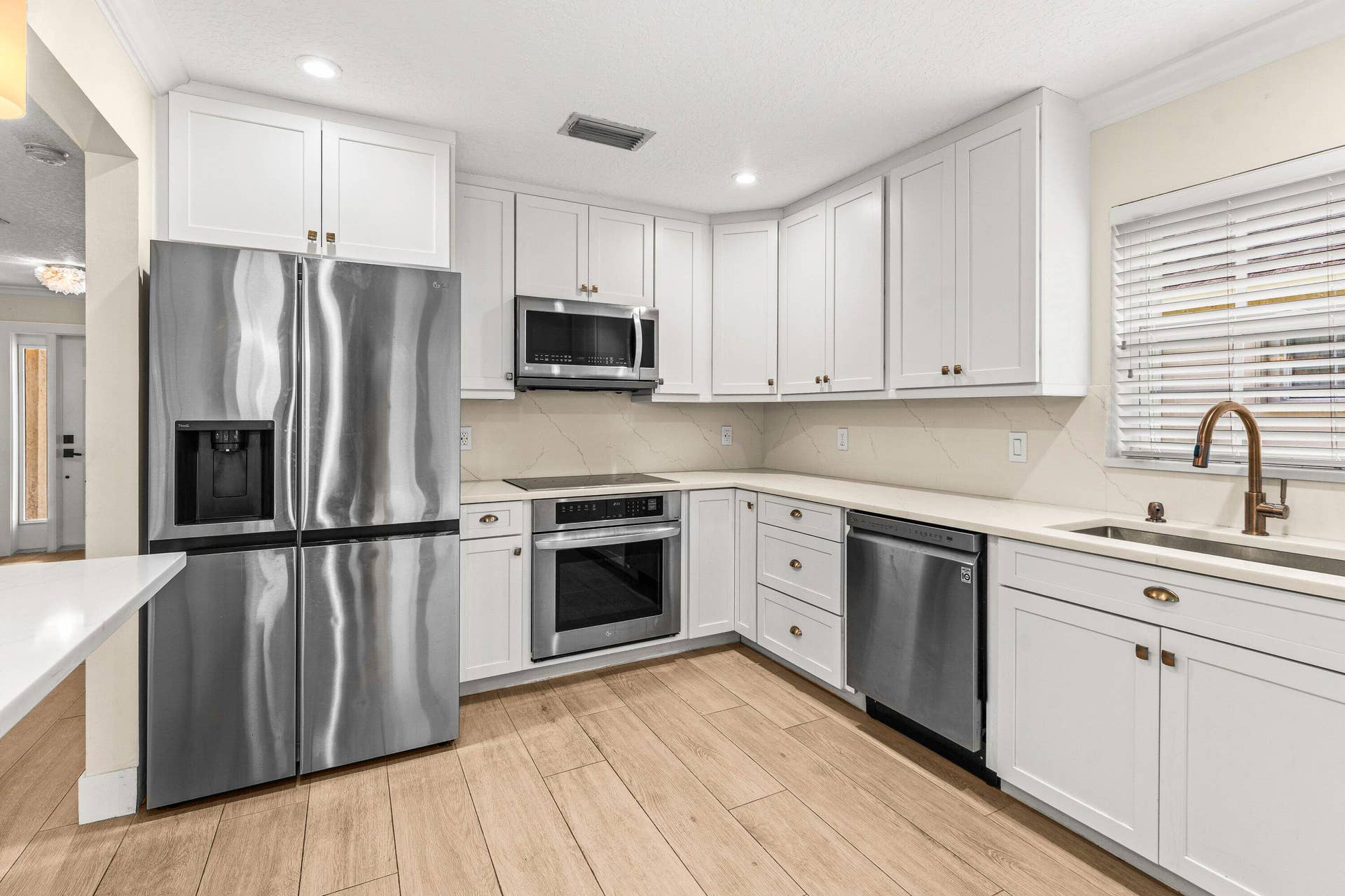 226 Moccasin Trail W, Jupiter, FL 33458 Kitchen