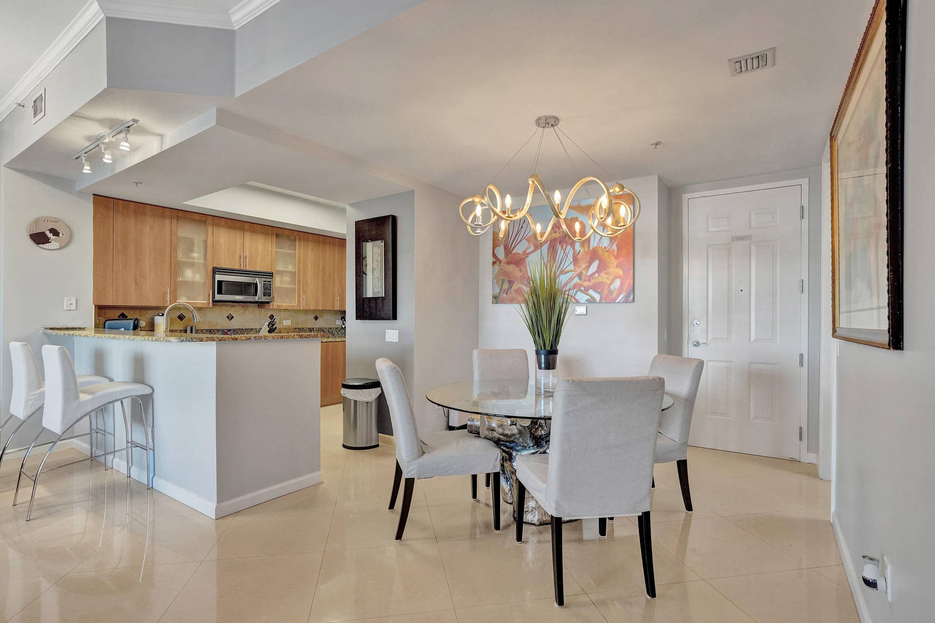 2625 NE 14th Avenue, #114, Wilton Manors, FL 33334 Open concept