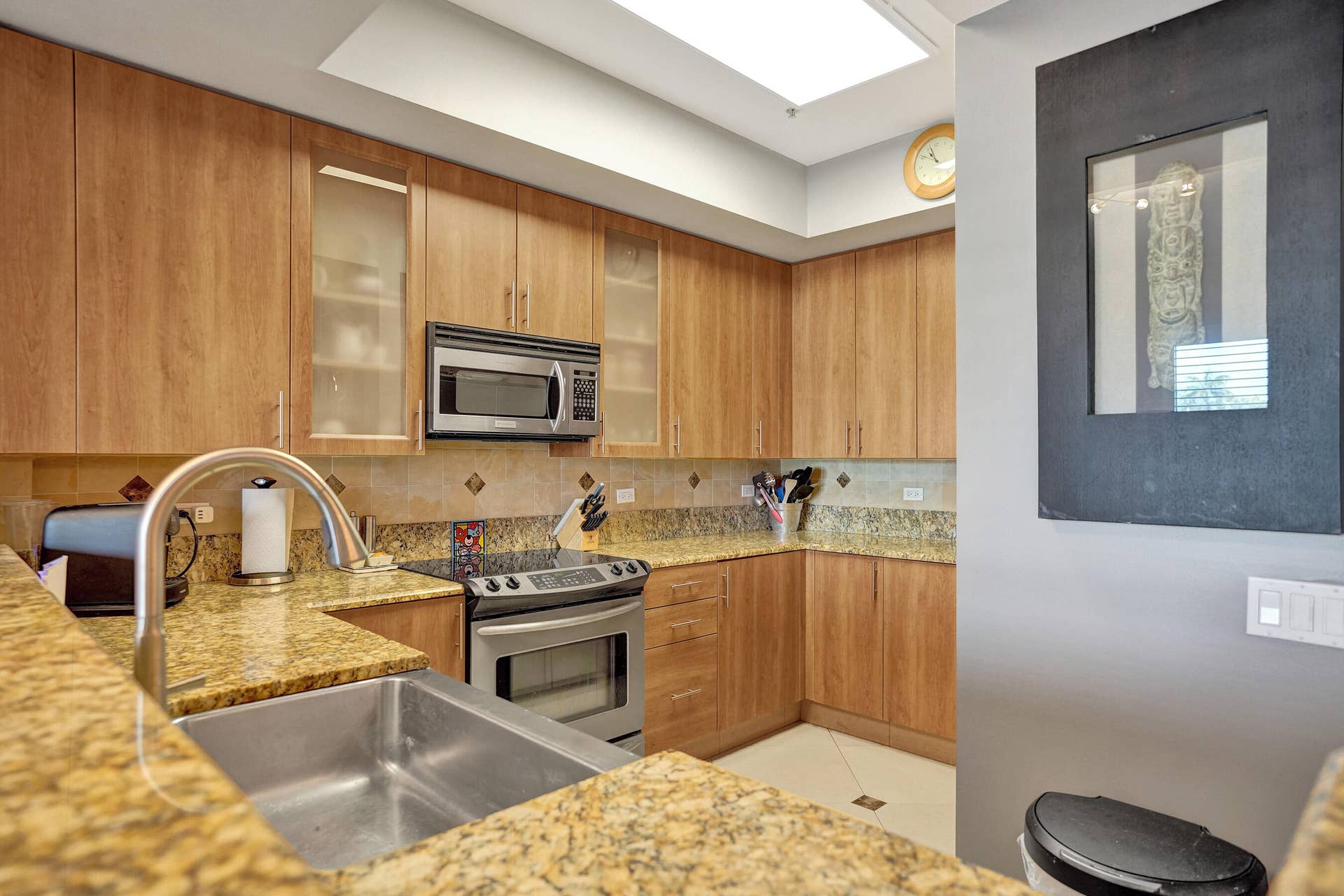 2625 NE 14th Avenue, #114, Wilton Manors, FL 33334 Kitchen