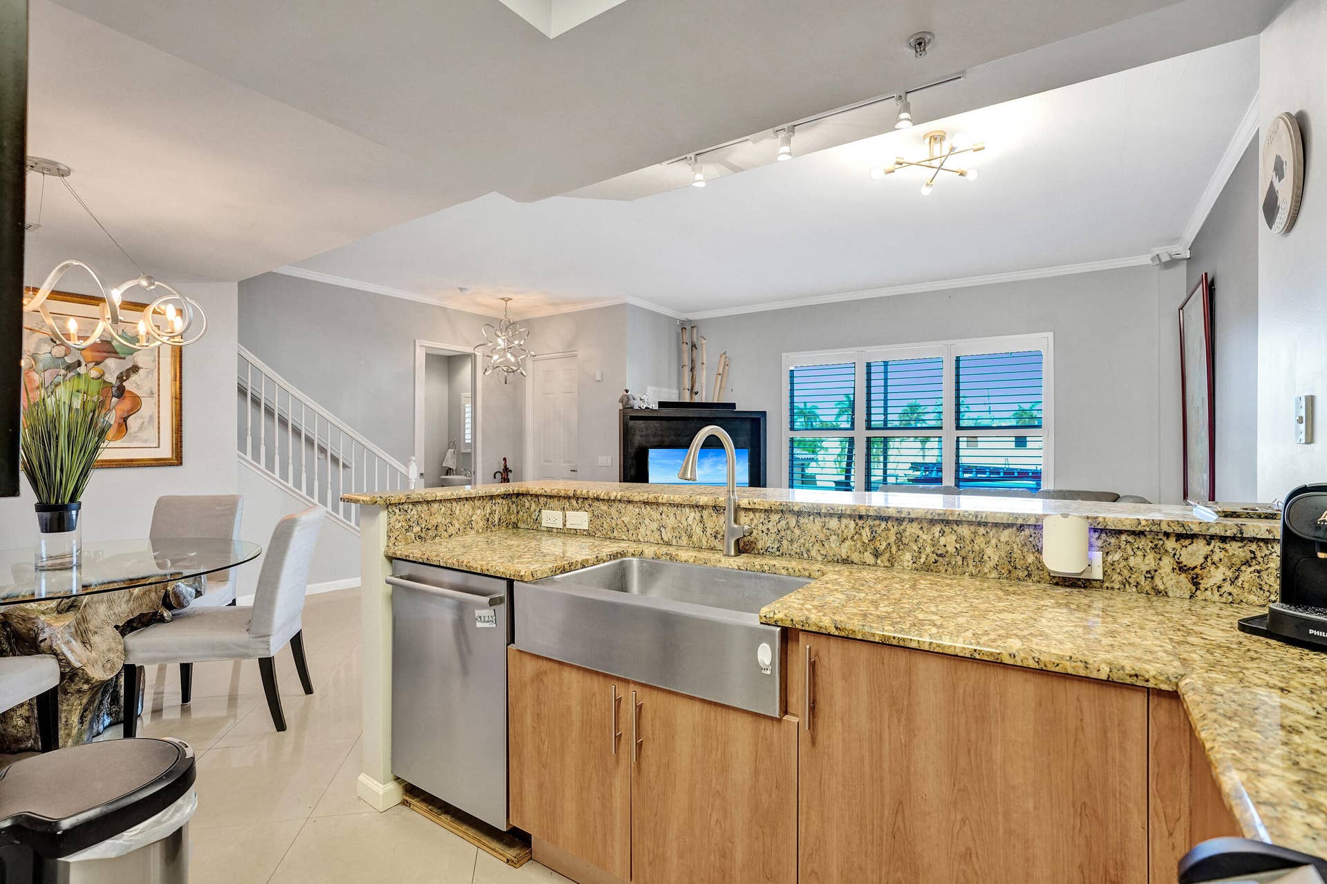 2625 NE 14th Avenue, #114, Wilton Manors, FL 33334 Kitchen