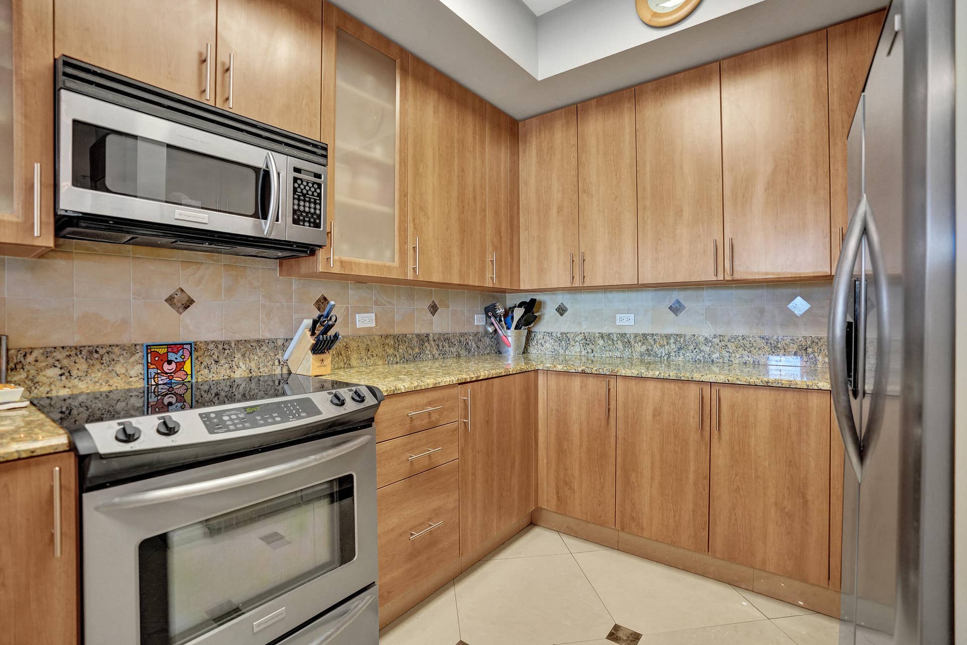 2625 NE 14th Avenue, #114, Wilton Manors, FL 33334 42" cabinets