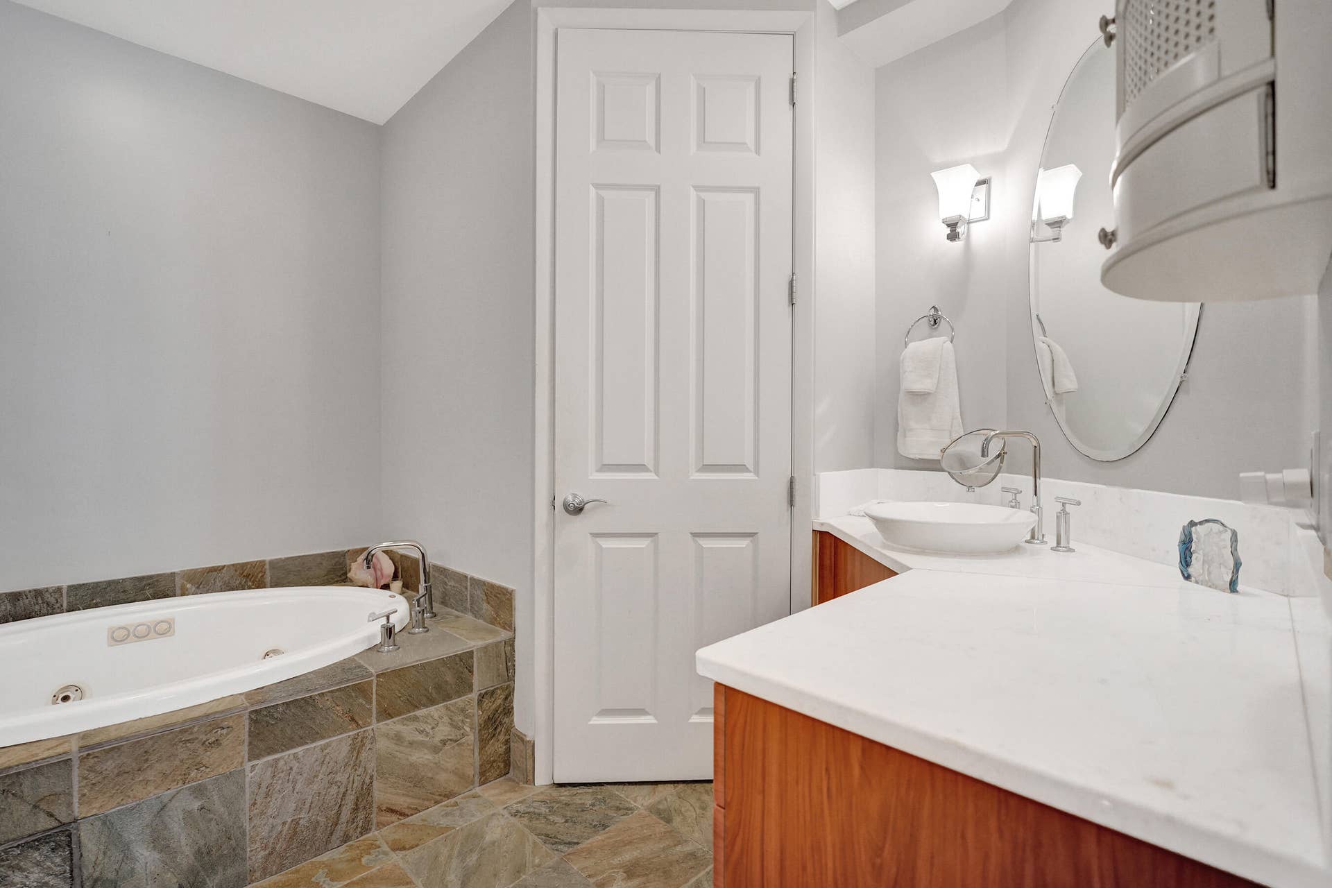 2625 NE 14th Avenue, #114, Wilton Manors, FL 33334 Primary bathroom