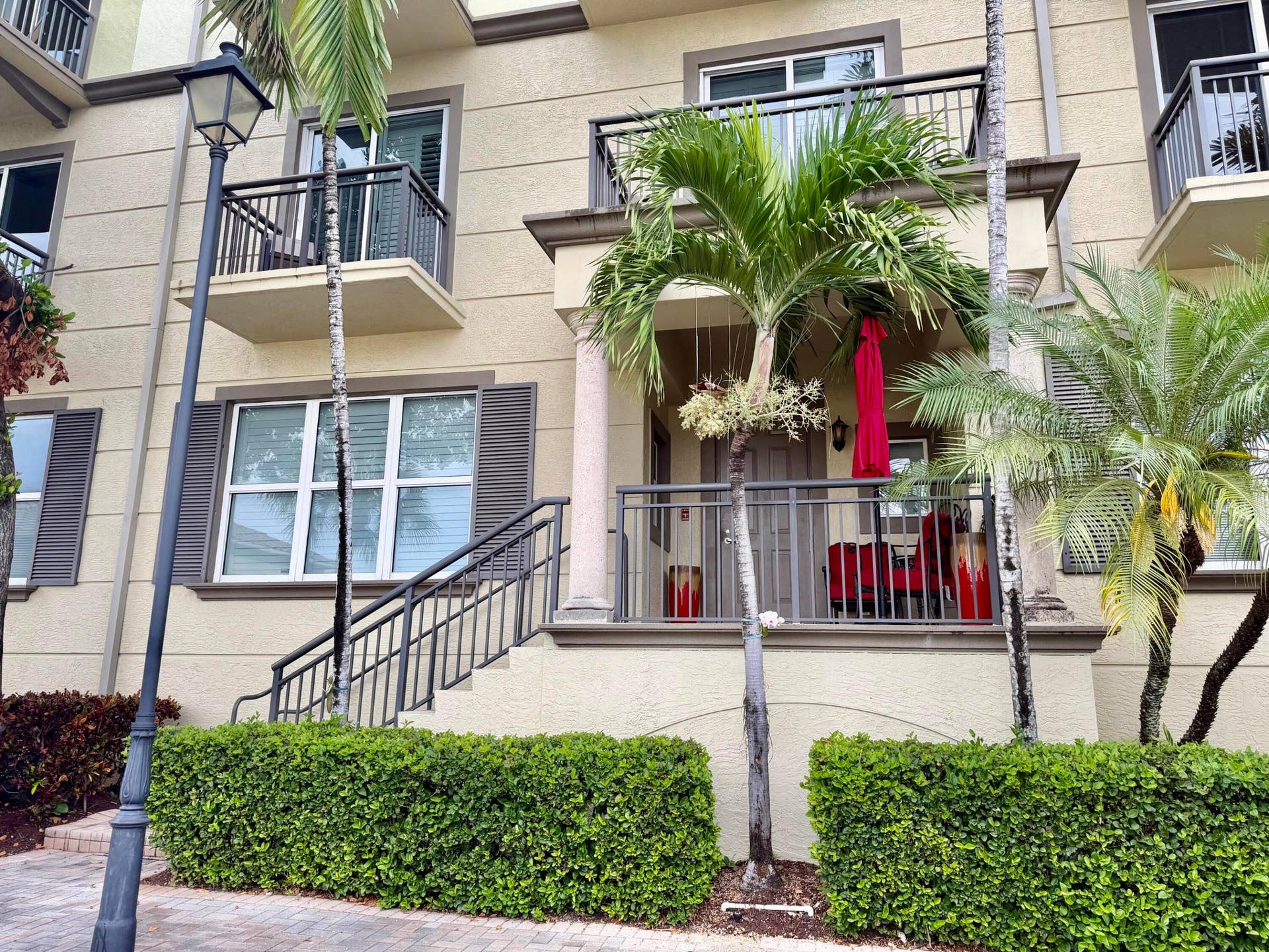 2625 NE 14th Avenue, #114, Wilton Manors, FL 33334 Front view