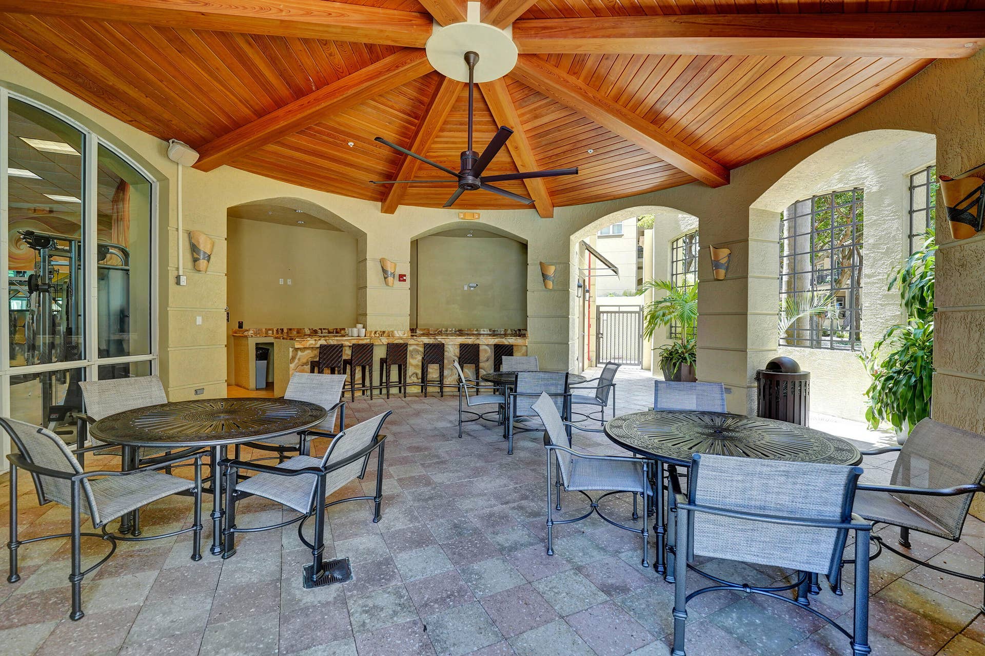 2625 NE 14th Avenue, #114, Wilton Manors, FL 33334 Gathering area