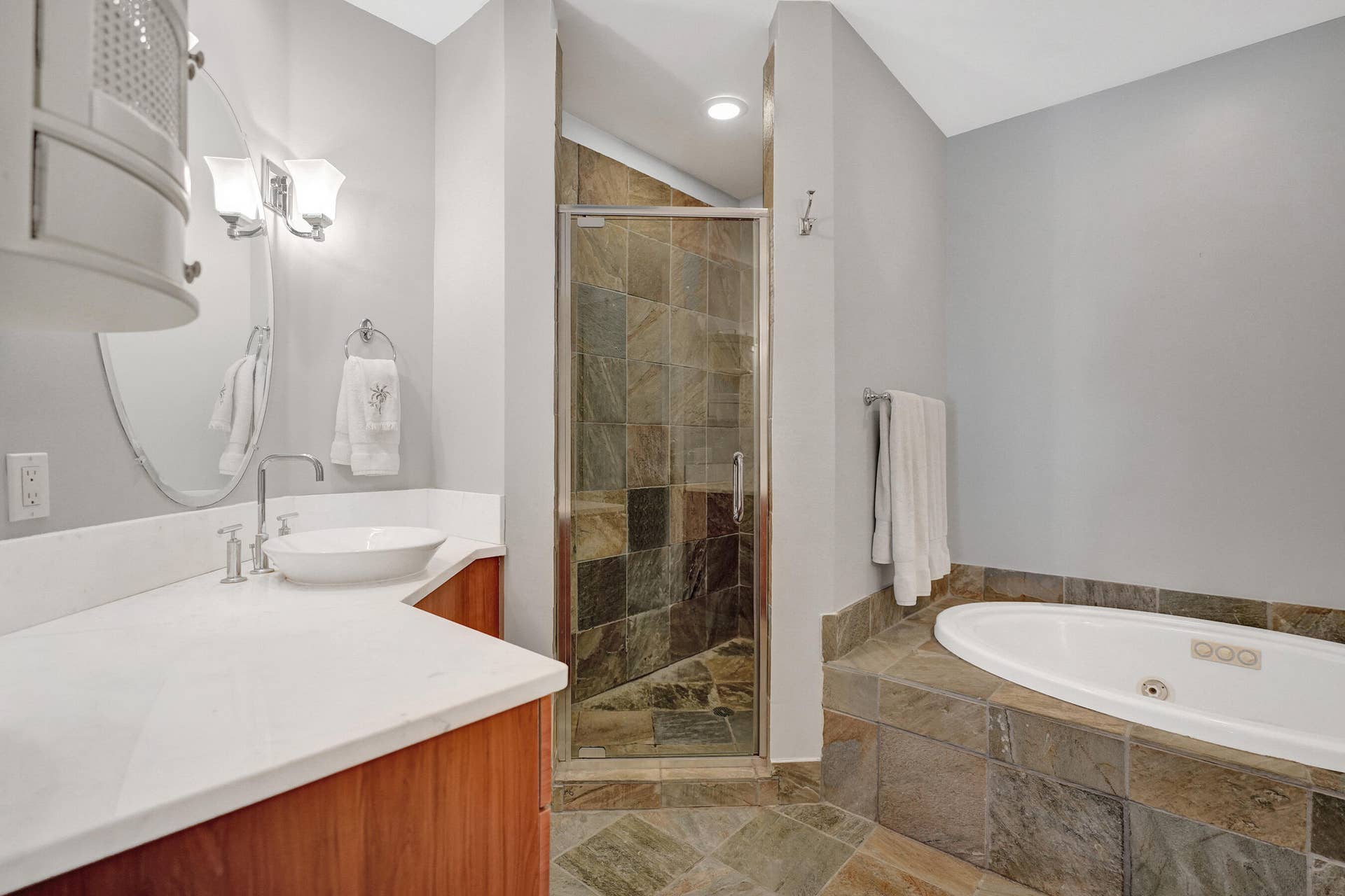 2625 NE 14th Avenue, #114, Wilton Manors, FL 33334 Primary bathroom