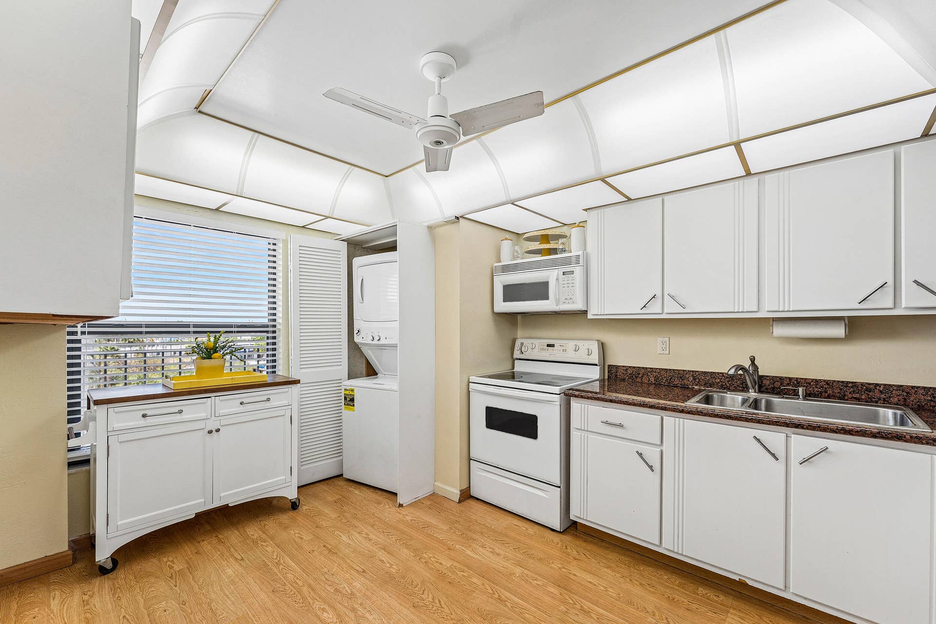 1631 Riverview Road, #505, Deerfield Beach, FL 33441 Kitchen