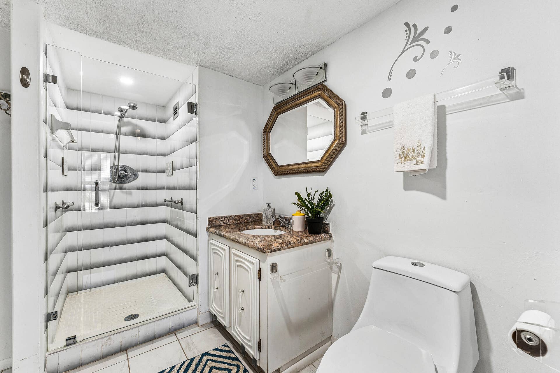 1631 Riverview Road, #505, Deerfield Beach, FL 33441 Guest Bathroom