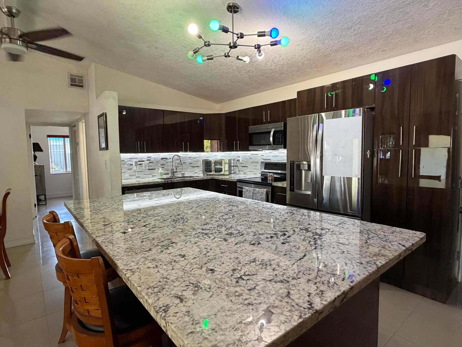 1117 SW 22nd Avenue, Fort Lauderdale, FL 33312 large island, lots of storage