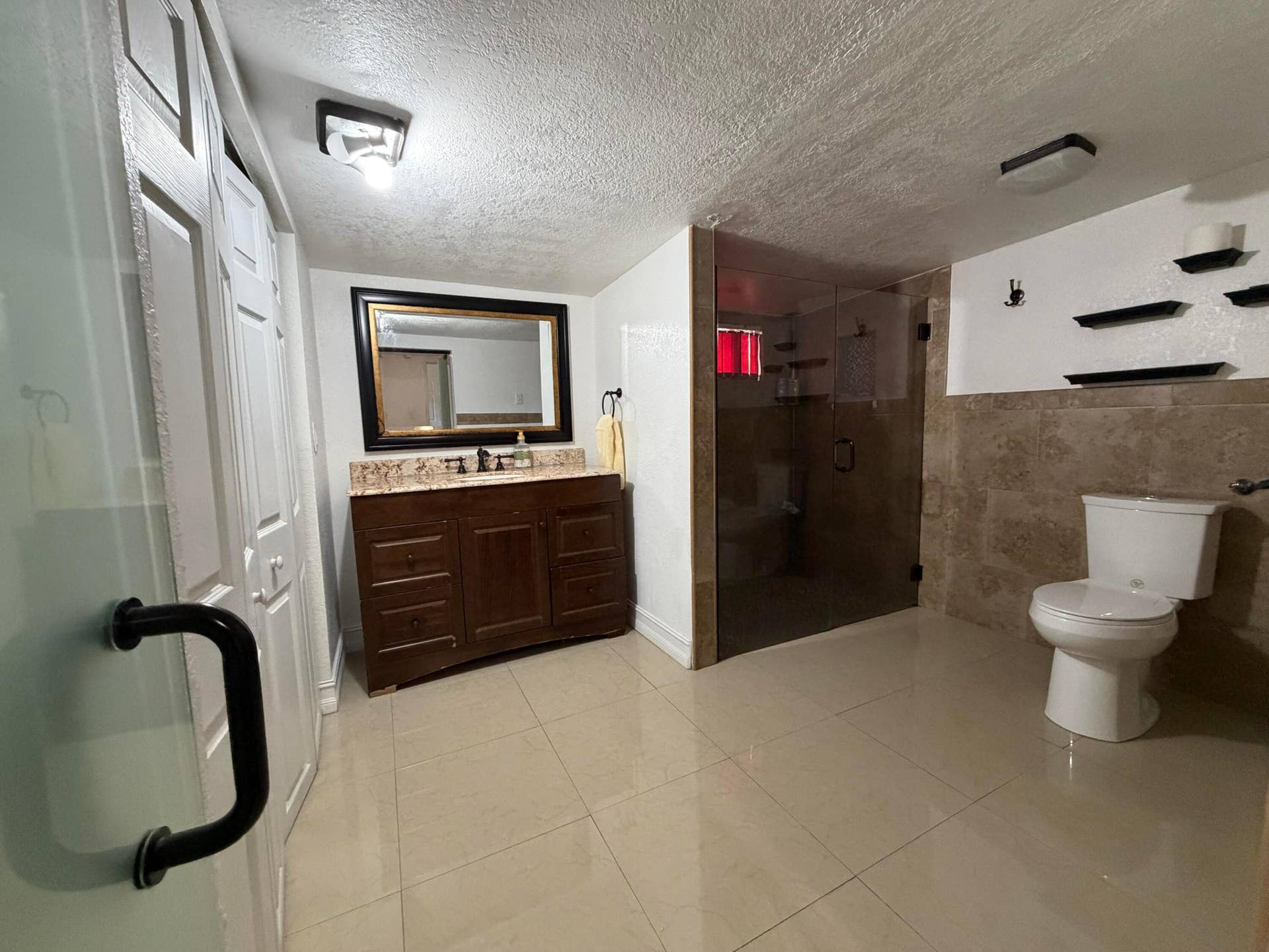 1117 SW 22nd Avenue, Fort Lauderdale, FL 33312 Bathroom #1