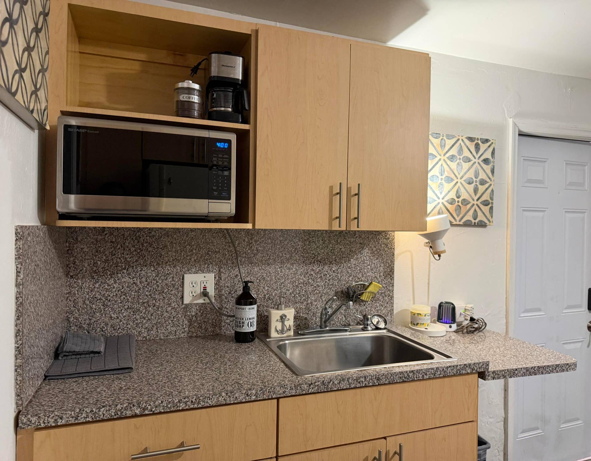 1117 SW 22nd Avenue, Fort Lauderdale, FL 33312 Adjacent studio kitchenet