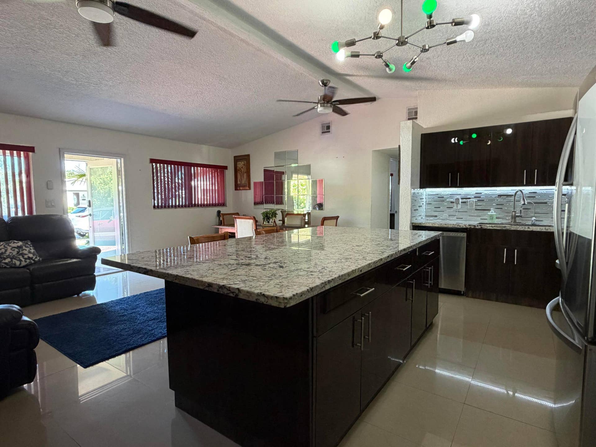 1117 SW 22nd Avenue, Fort Lauderdale, FL 33312 kitchen island