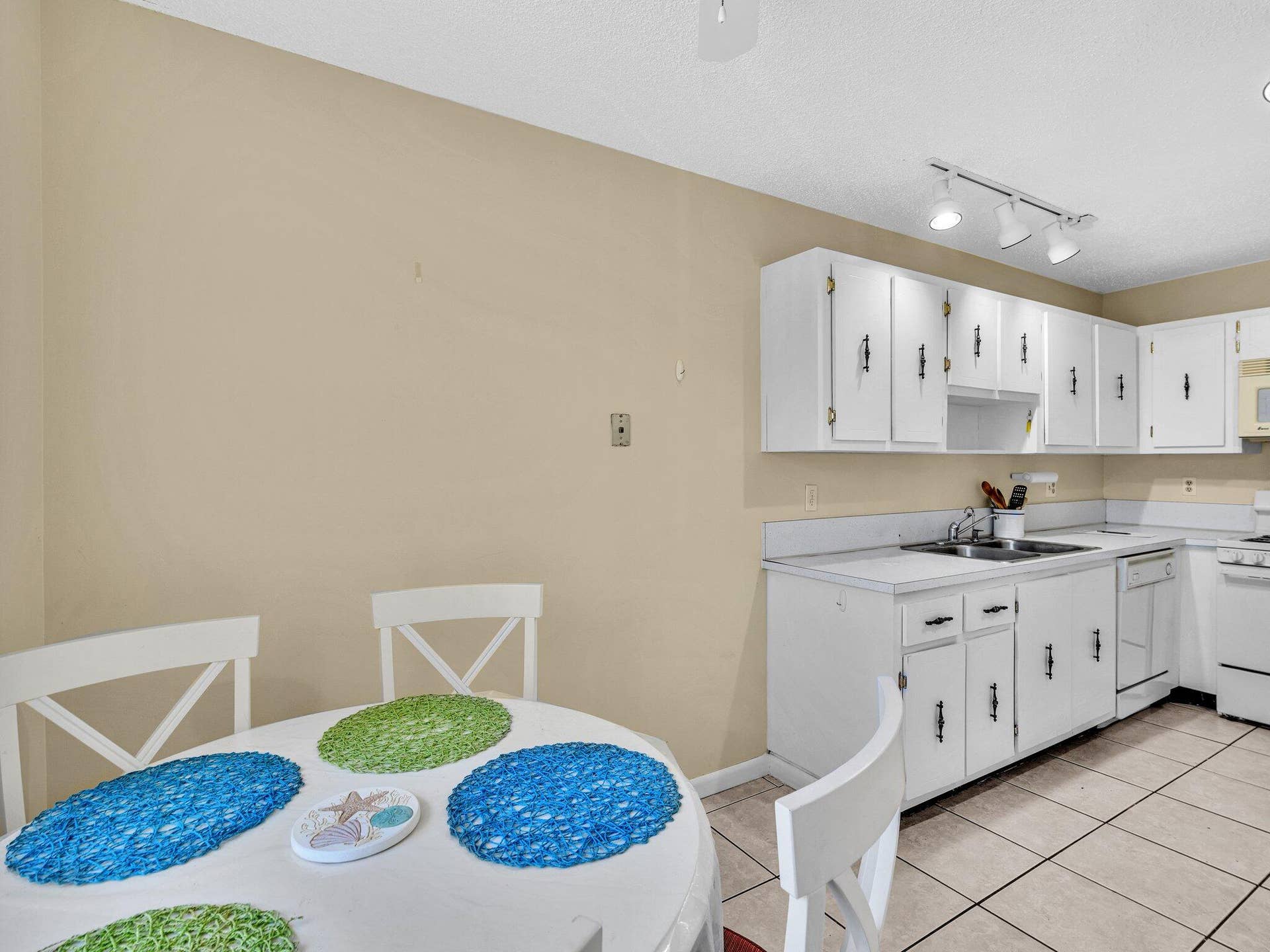 1610 NW 18th Avenue, #96d, Delray Beach, FL 33445 Eat In Area