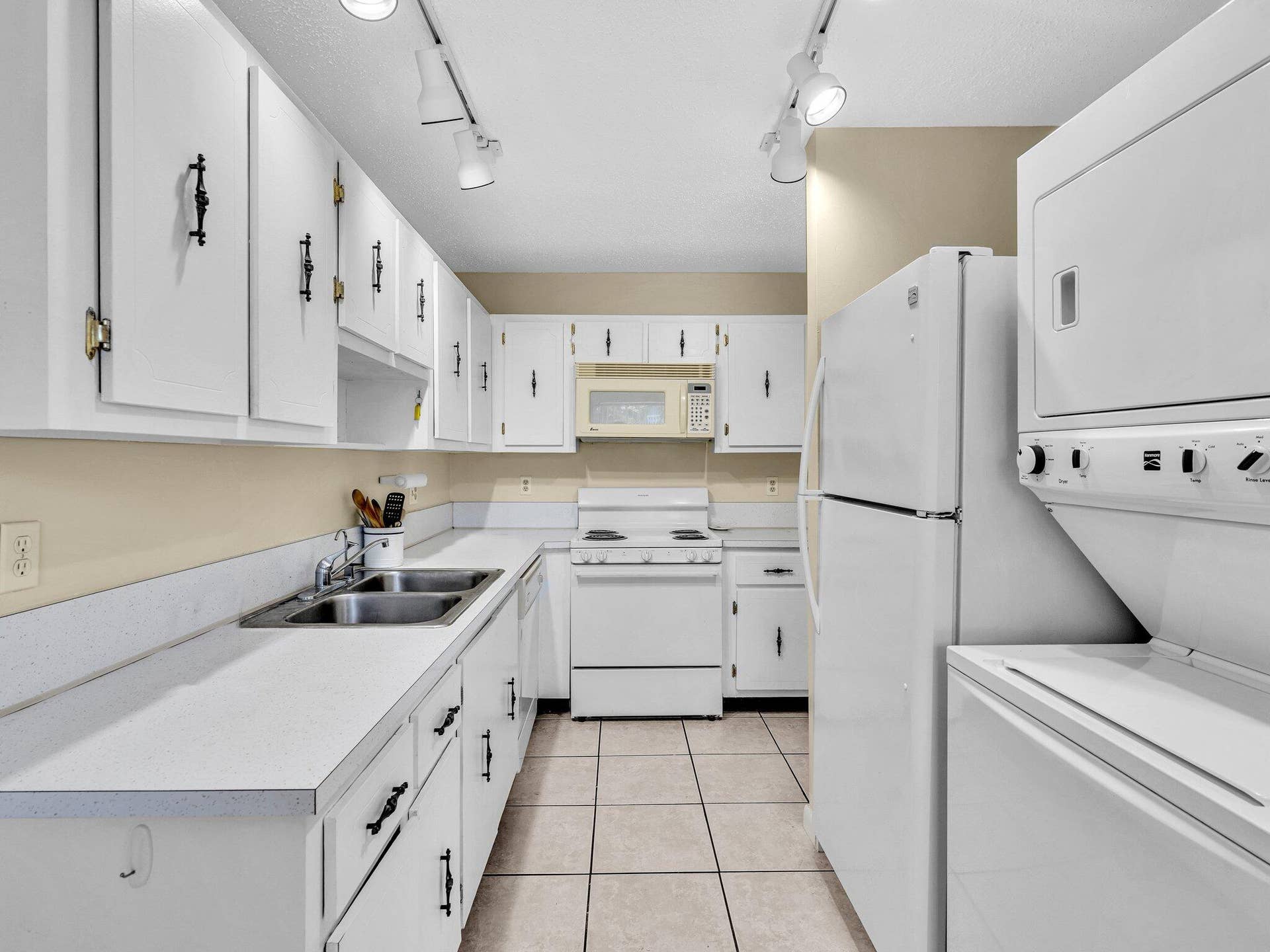 1610 NW 18th Avenue, #96d, Delray Beach, FL 33445 Washer and Dryer