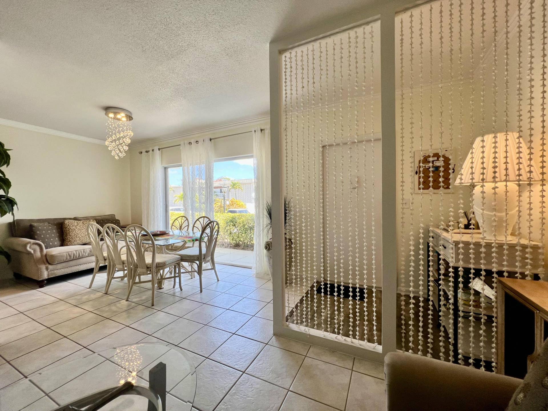 4201 S Ocean Boulevard, #M5, South Palm Beach, FL 33480 Entry / Dining