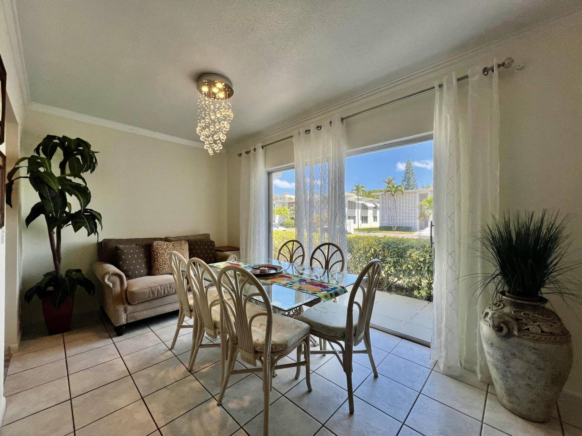 4201 S Ocean Boulevard, #M5, South Palm Beach, FL 33480 Dining Area