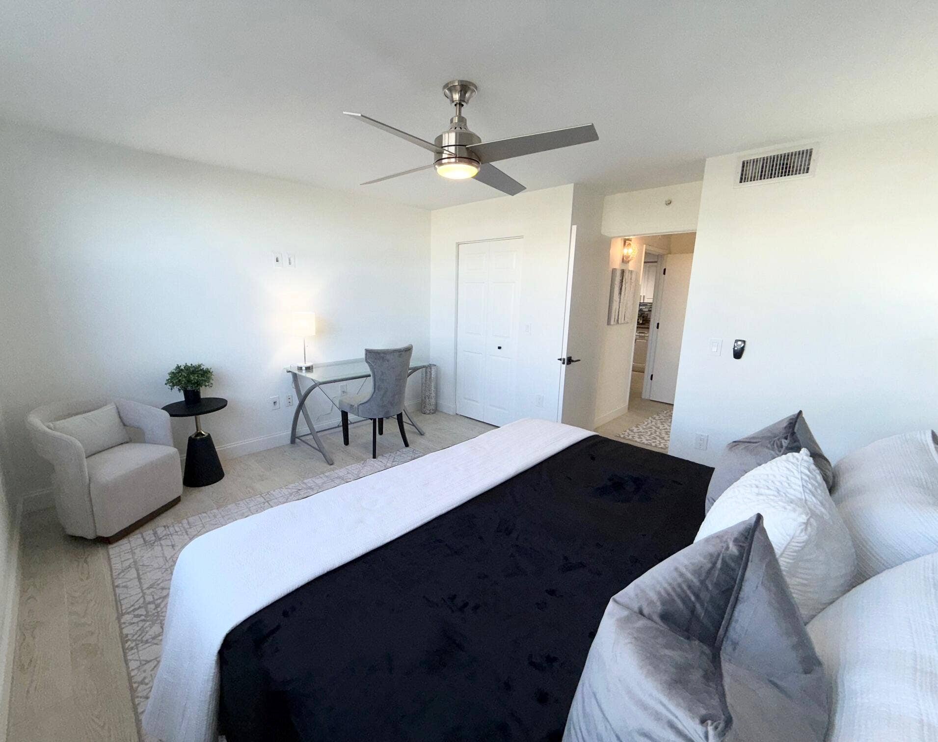3594 S Ocean Boulevard, #406, Highland Beach, Highland Beach, FL 33487 406 guest desk seating