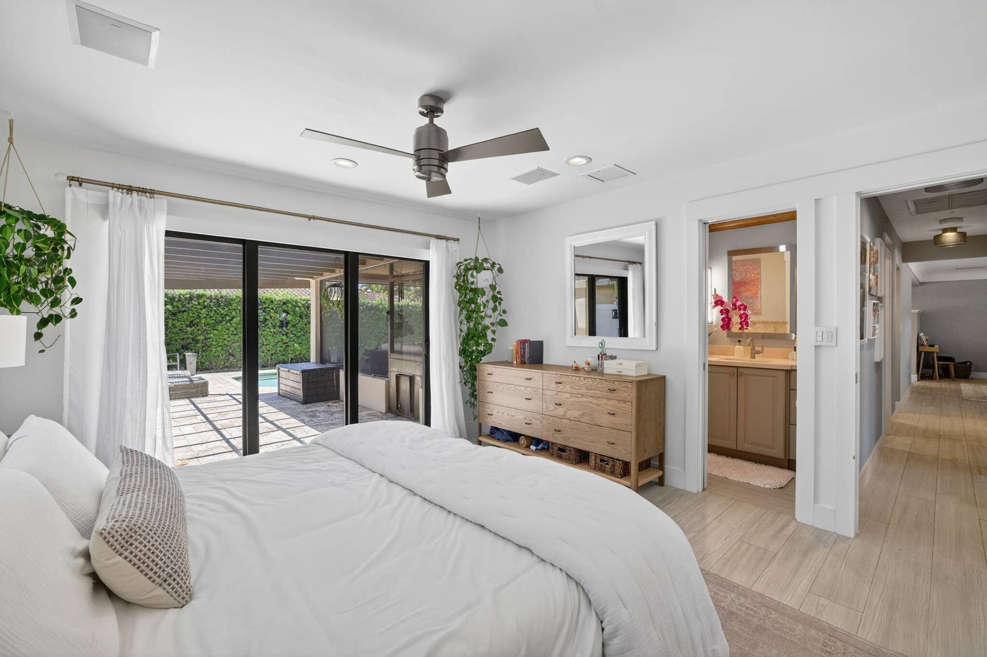 1642 SE 7th Street, Deerfield Beach, FL 33441 1642 SE 7th - master bedroom ample space