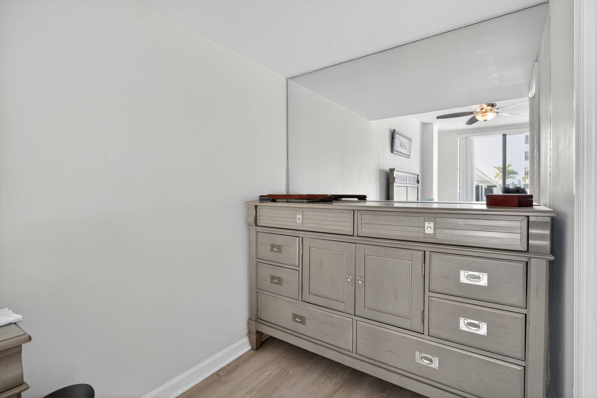 1200 Marine Way, #Bd2, North Palm Beach, FL 33408 Primary Dresser