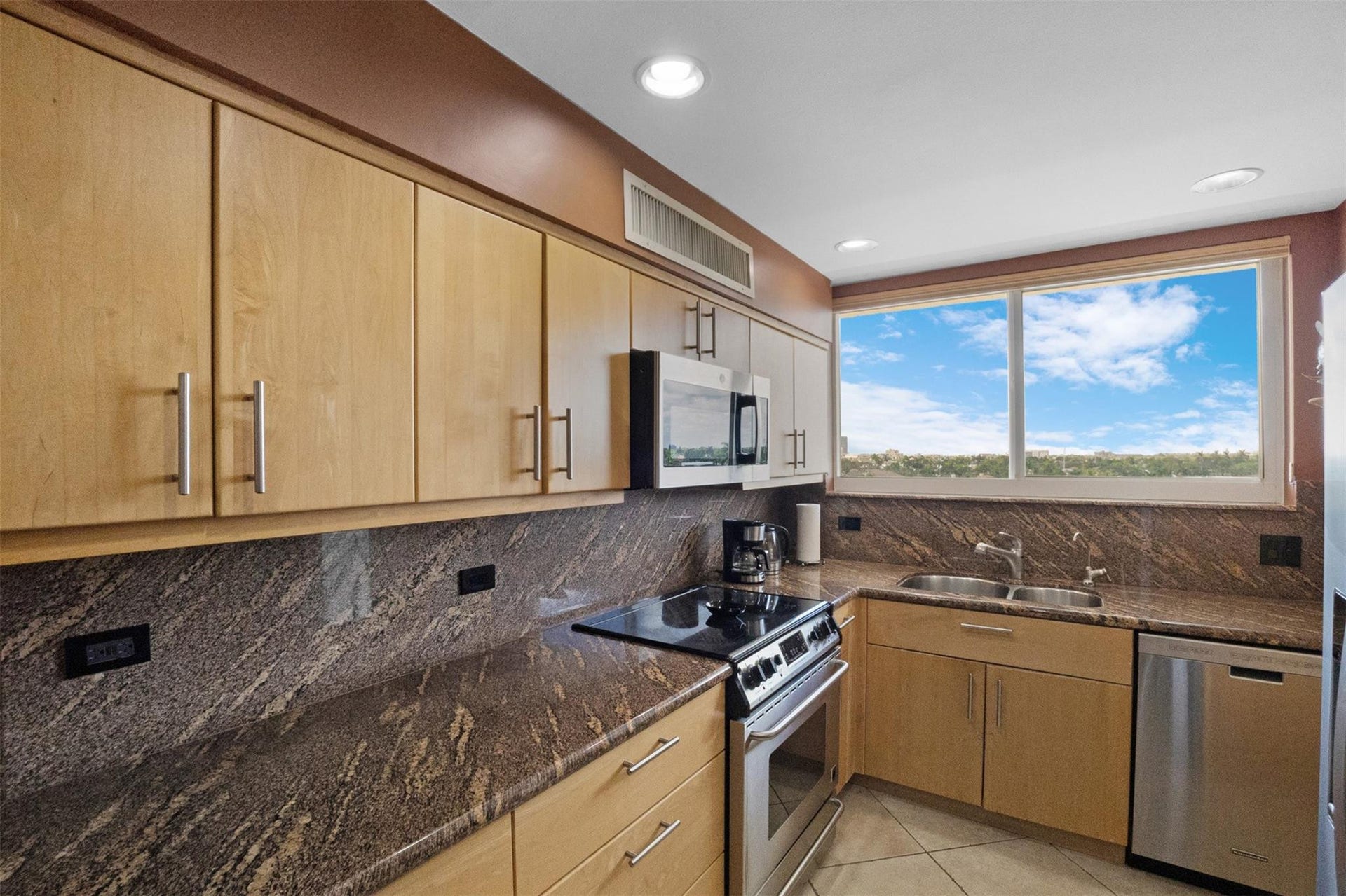 333 Sunset Drive, #503, Fort Lauderdale, FL 33301 Photo 2