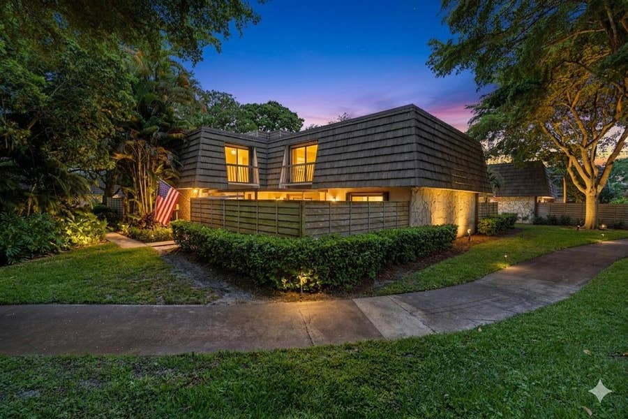 Property photo for 527 5th Terrace, Palm Beach Gardens, FL