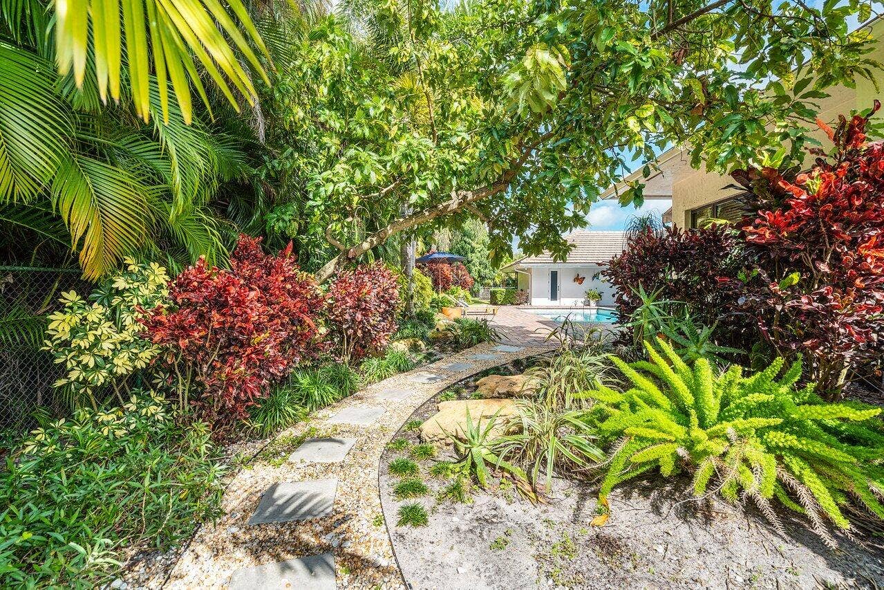 044-3765KingsWay-BocaRaton-FL-33434-SMAL
