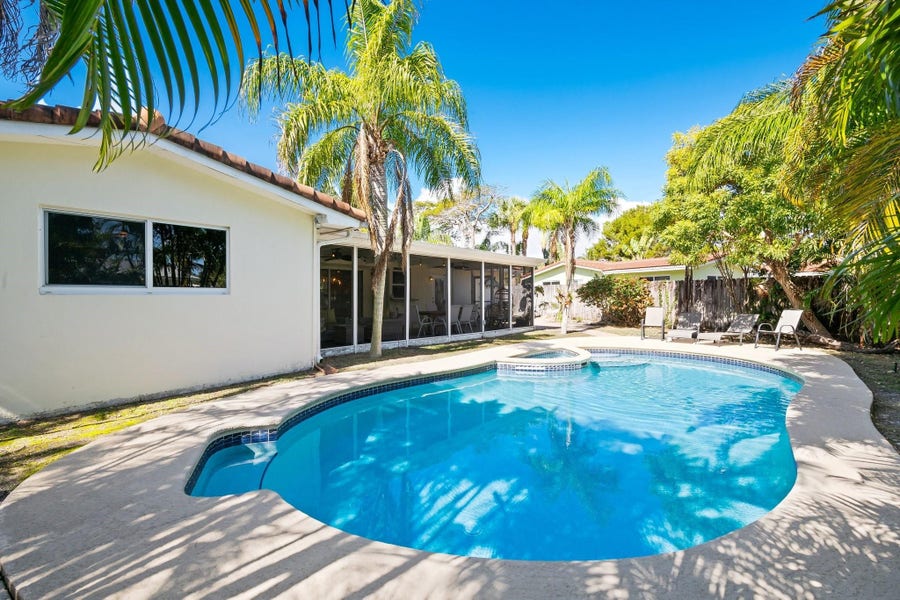 Property photo for 806 SE 9th Avenue, Deerfield Beach, FL