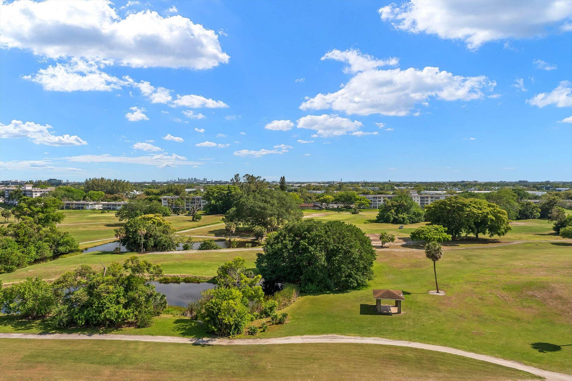 29-3050 N Palm Aire Dr #910, Pompano Bea