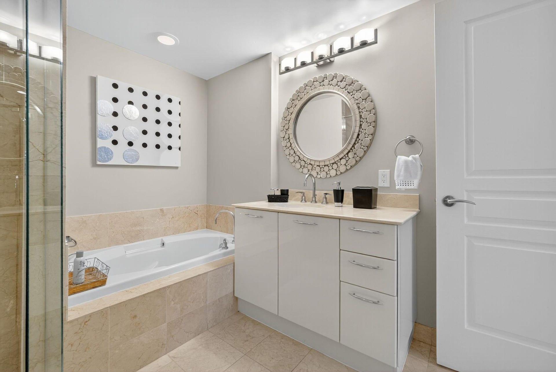 350 SE 2nd Street, #1030, Fort Lauderdale, FL 33301 Primary Bathroom