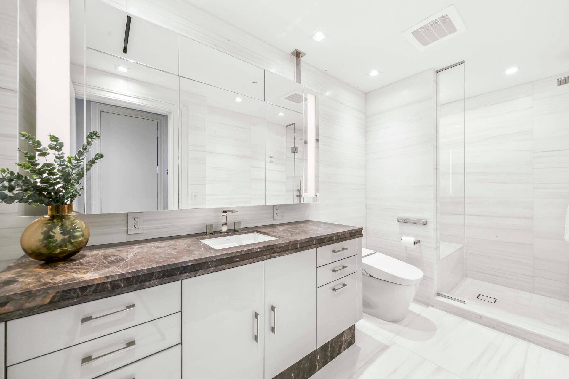 1100 S Flagler Drive, #601, West Palm Beach, FL 33401 Primary Bath2