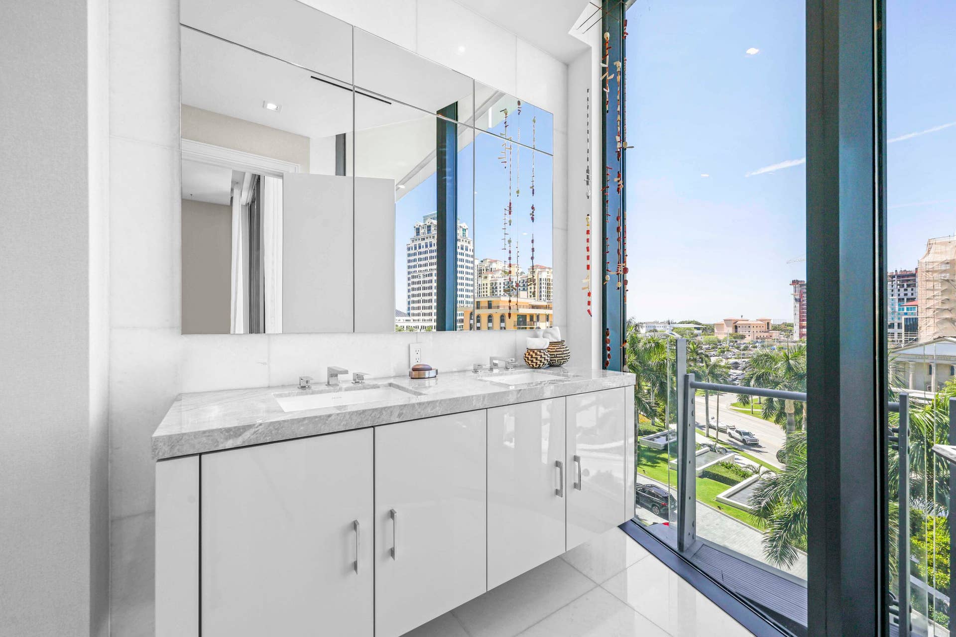1100 S Flagler Drive, #601, West Palm Beach, FL 33401 Guest Bathroom 3