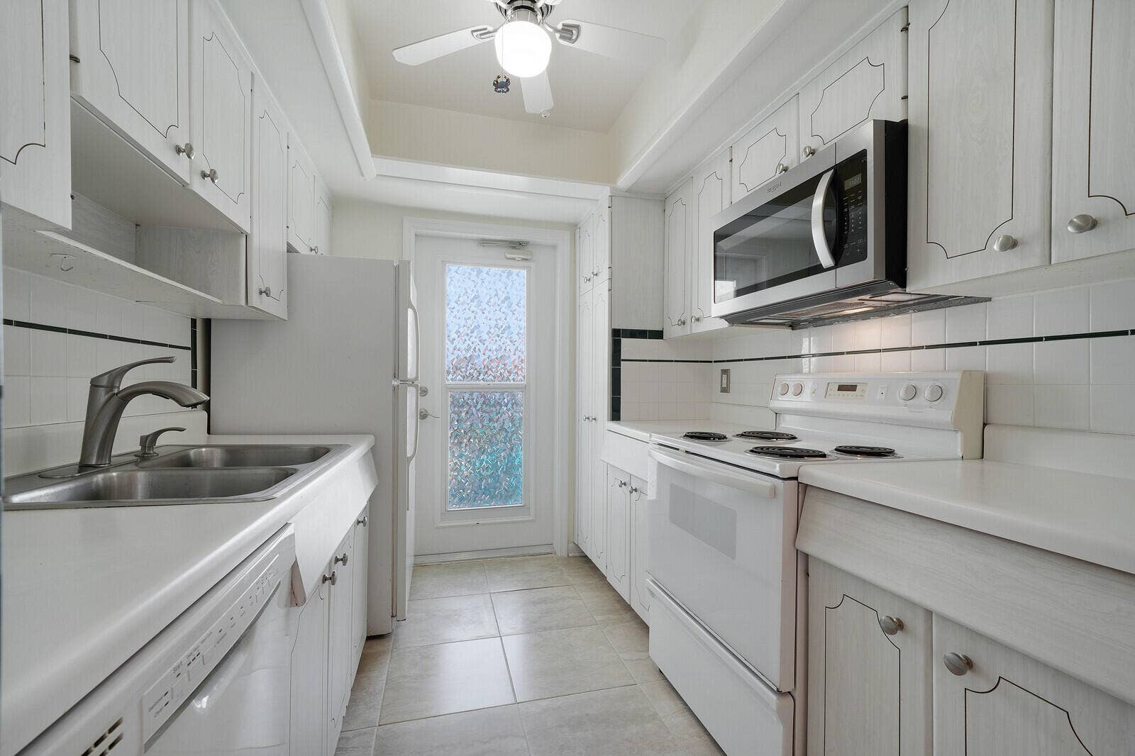 37 Yacht Club Drive, #Unit 202, North Palm Beach, FL 33408 Kitchen