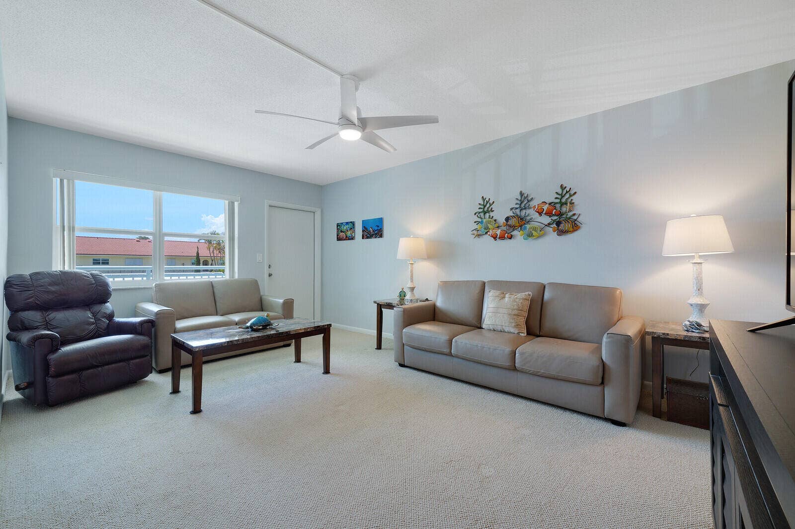 37 Yacht Club Drive, #Unit 202, North Palm Beach, FL 33408 Living Room