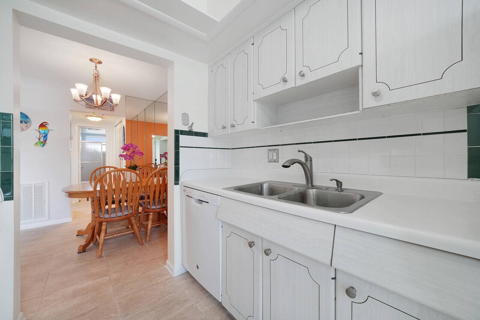 37 Yacht Club Drive, #Unit 202, North Palm Beach, FL 33408 Kitchen