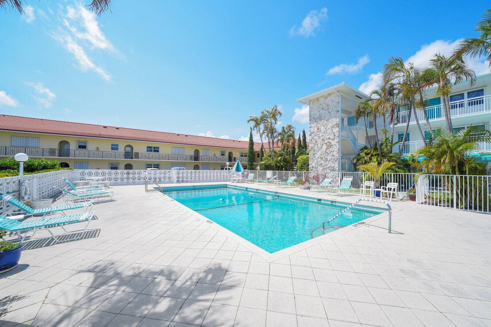 37 Yacht Club Drive, #Unit 202, North Palm Beach, FL 33408 Community Pool