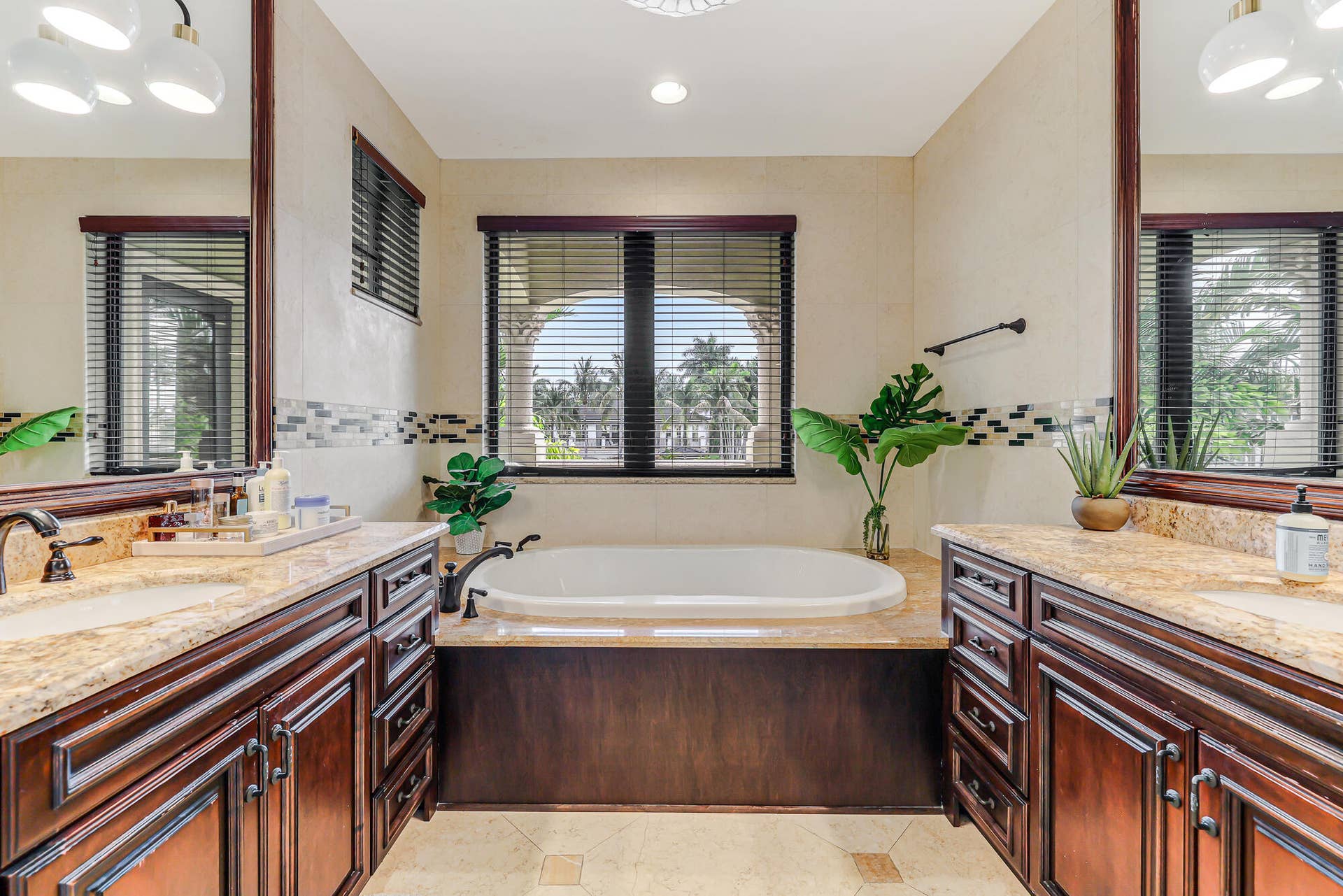 170 Isle Of Venice Drive, Fort Lauderdale, FL 33301 170 Isle of Venice Dr-33