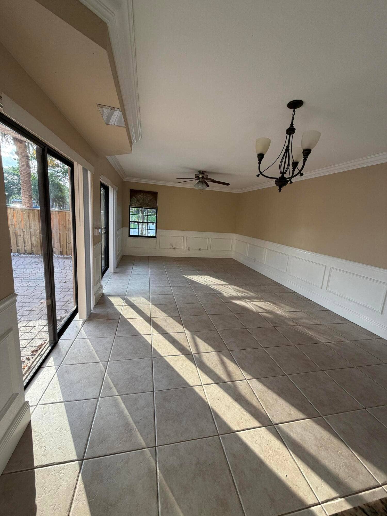 Living room/dining room