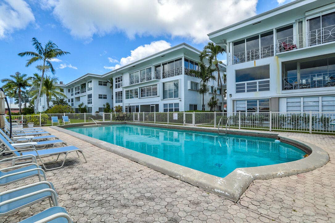 2727 Yacht Club Boulevard, #2a, Fort Lauderdale, FL 33304 Heated Community Pool