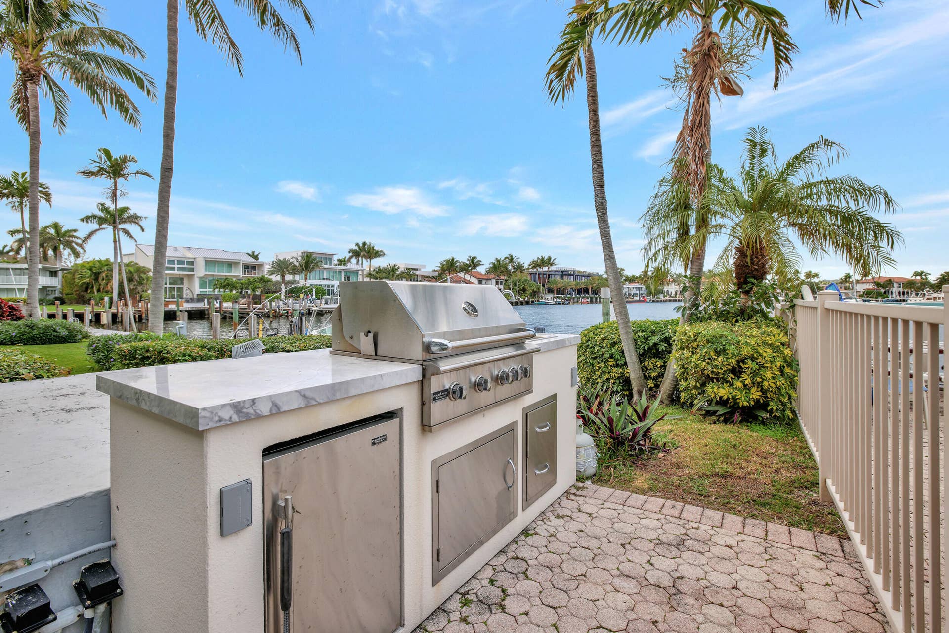 2727 Yacht Club Boulevard, #2a, Fort Lauderdale, FL 33304 Summer Kitchen by the Pool