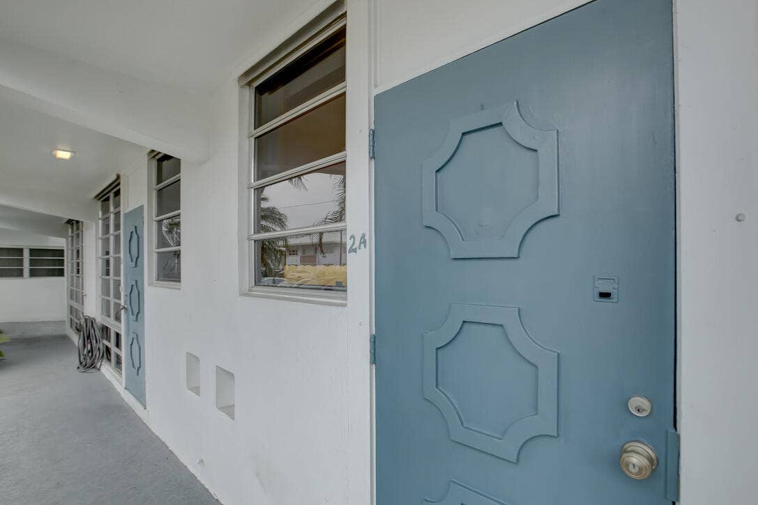2727 Yacht Club Boulevard, #2a, Fort Lauderdale, FL 33304 Covered Walk-Way