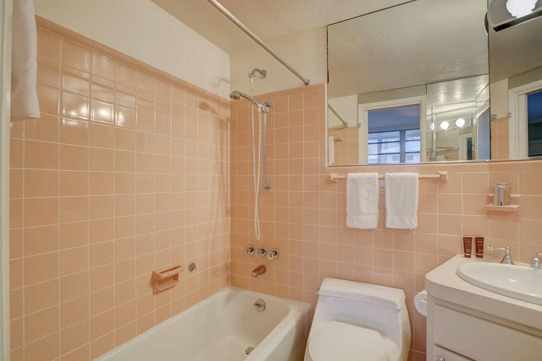 2727 Yacht Club Boulevard, #2a, Fort Lauderdale, FL 33304 Tub/Shower Combo