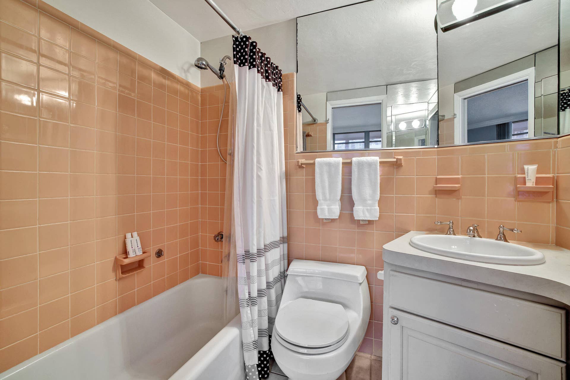 2727 Yacht Club Boulevard, #2a, Fort Lauderdale, FL 33304 With Tub / Shower Combo