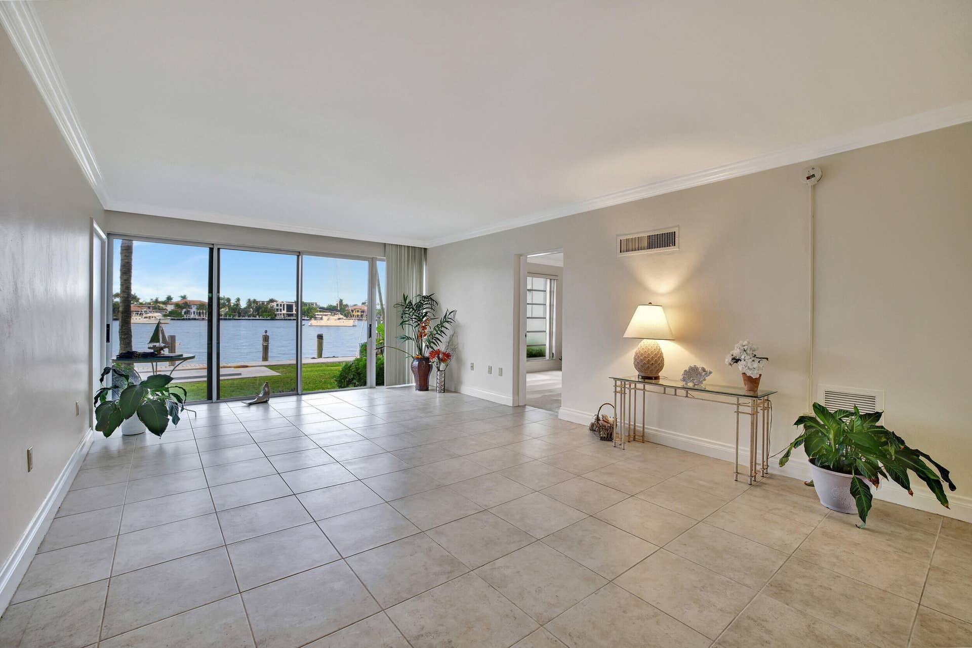 2727 Yacht Club Boulevard, #2a, Fort Lauderdale, FL 33304 Living/Dining with View of the Bay