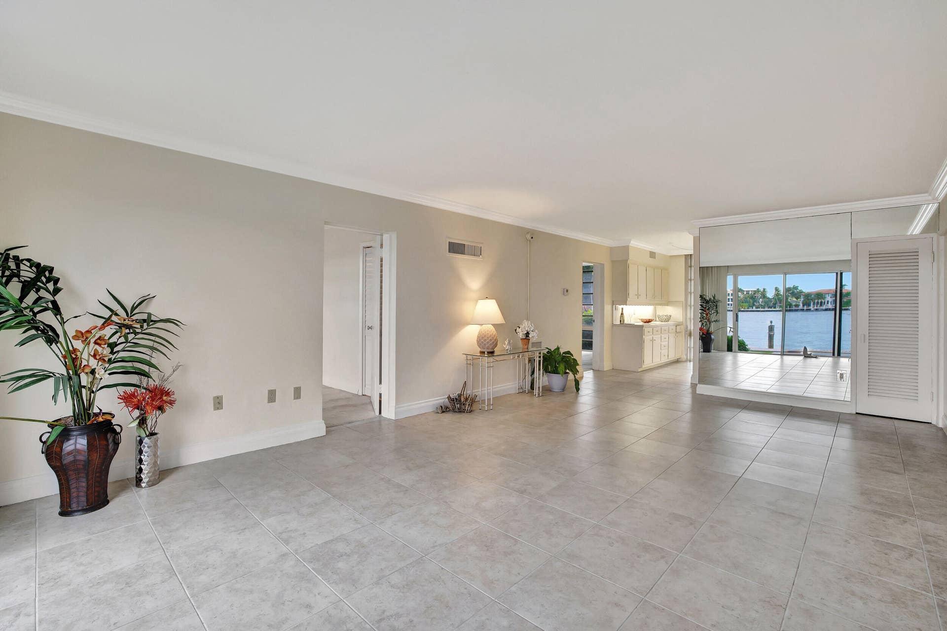 2727 Yacht Club Boulevard, #2a, Fort Lauderdale, FL 33304 Living Dining Area