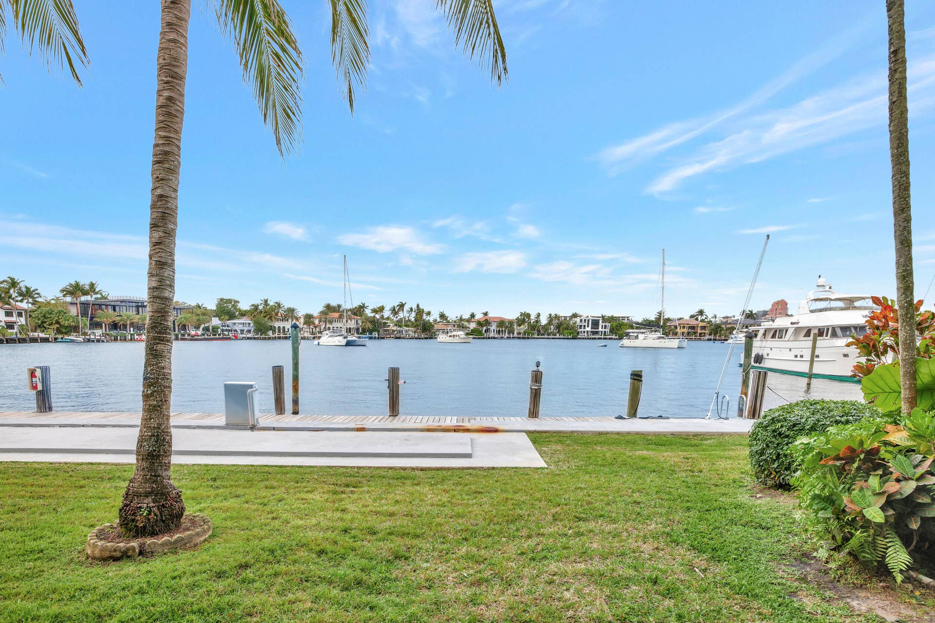 2727 Yacht Club Boulevard, #2a, Fort Lauderdale, FL 33304 Go paddle Boarding in your Back yard