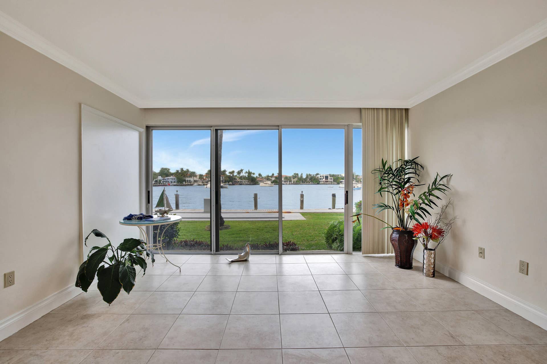 2727 Yacht Club Boulevard, #2a, Fort Lauderdale, FL 33304 Wall of Windows to the Bay